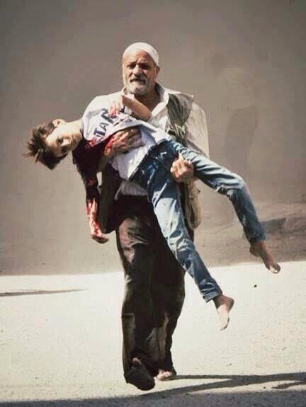 man carrying dead child in Syria